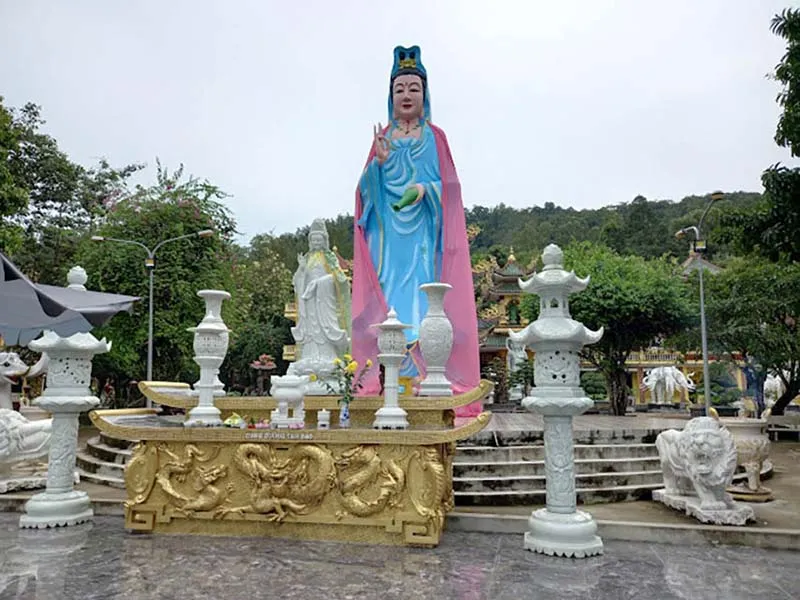 12m tall Nam Hai Avalokiteśvara Bodhisattva statue at the pagoda