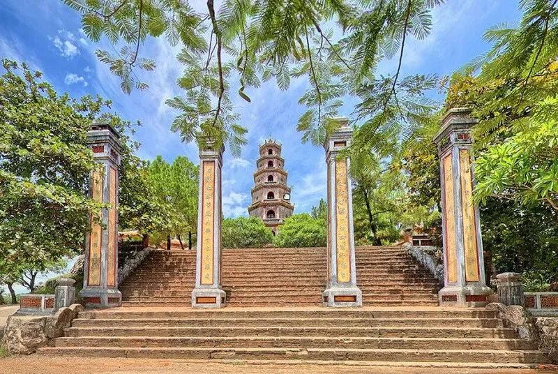 Vẻ đẹp cổ kính và linh thiêng của chùa Thiên Mụ, &quot;linh hồn&quot; của cố đô Huế