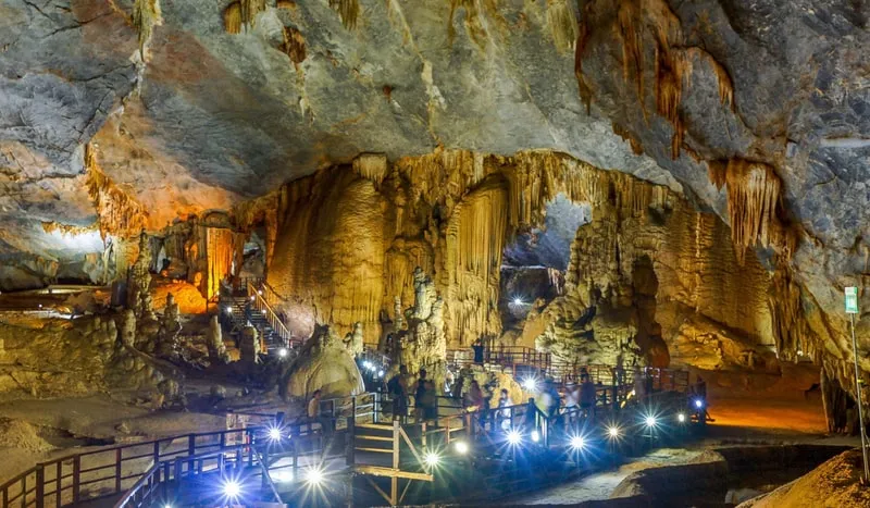 The mysterious beauty of Hang Toi (Dark Cave) in Ninh Binh