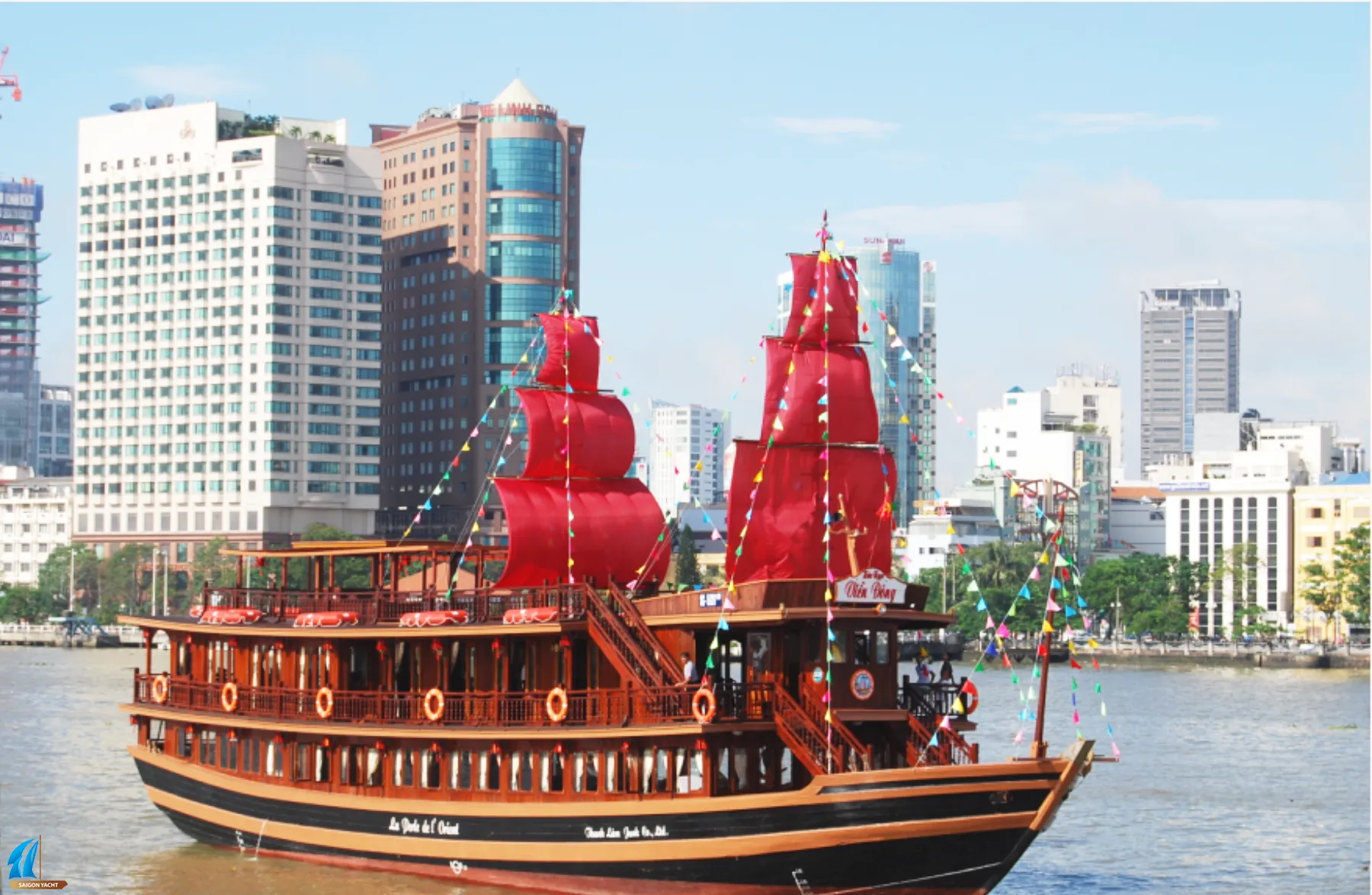 Hon Ngoc Vien Dong cruise, a gem in the heart of Saigon