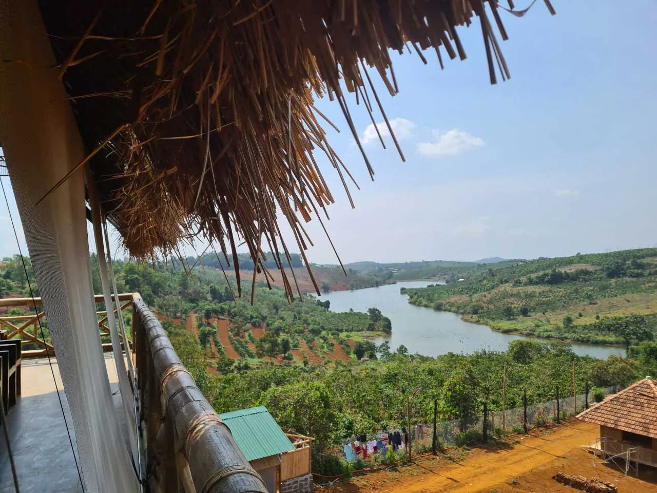 View đẹp là một điểm cộng lớn của nhà hàng K'Jang, nơi bạn có thể vừa ăn uống vừa ngắm cảnh