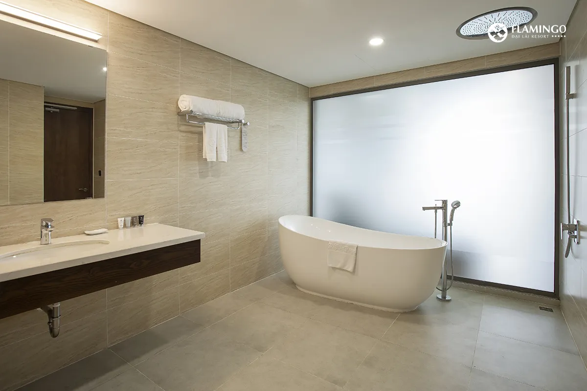 Villa Deluxe Sky Villa Flamingo Đại Lải - phòng tắm