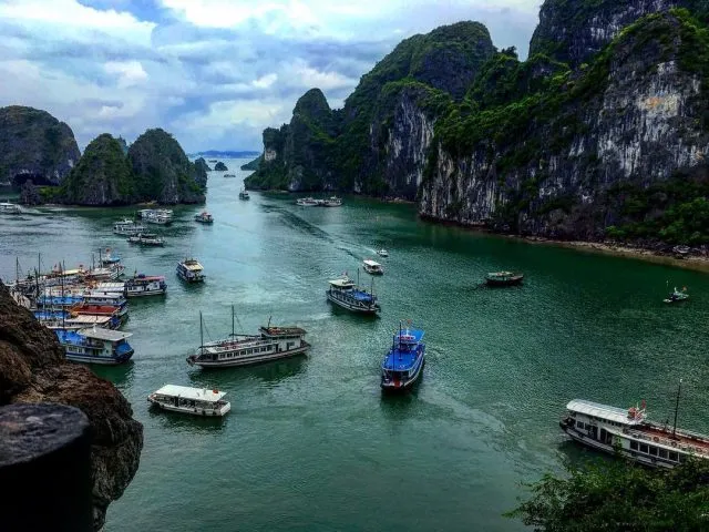 Vịnh Hạ Long - Cảnh sắc thiên nhiên kỳ vĩ