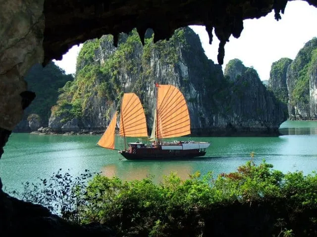 Vịnh Hạ Long - Kỳ quan thiên nhiên thế giới