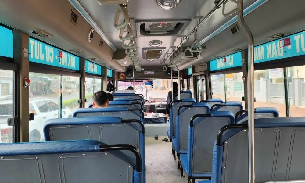 Bus is also an economical transportation option to reach Chu Yang Sin