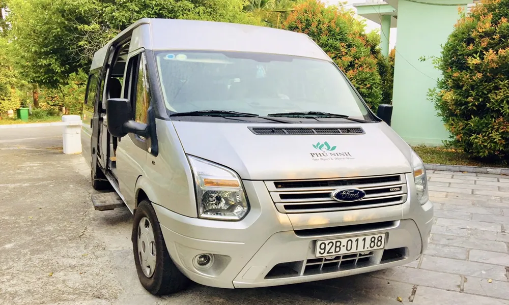 Shuttle bus at Phu Ninh Lake for tourists