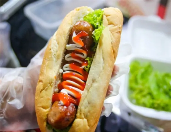 Xúc Xích Đức - Món Ăn Vặt Ngon Khó Cưỡng