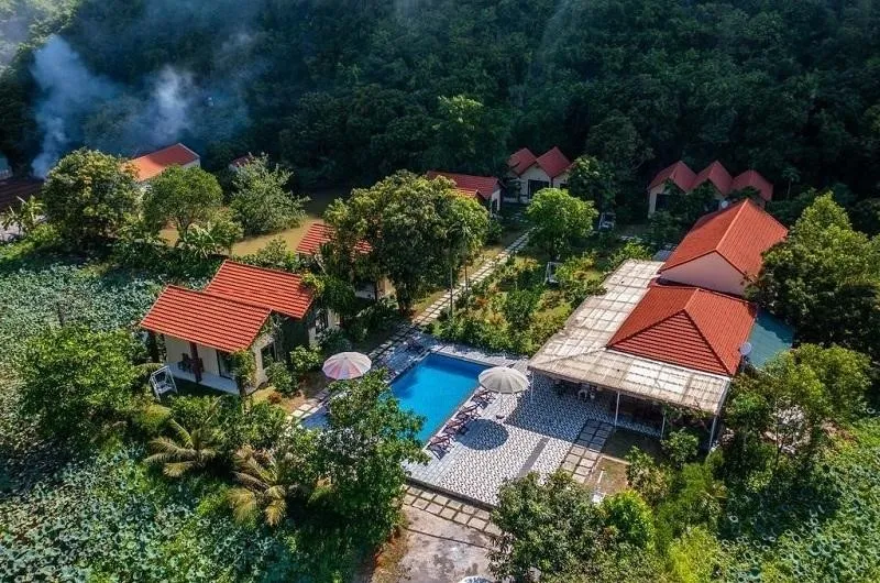 xung quanh tràng an retreat là dãy núi rừng mang trong mình vẻ đẹp hoang sơ kỳ vĩ
